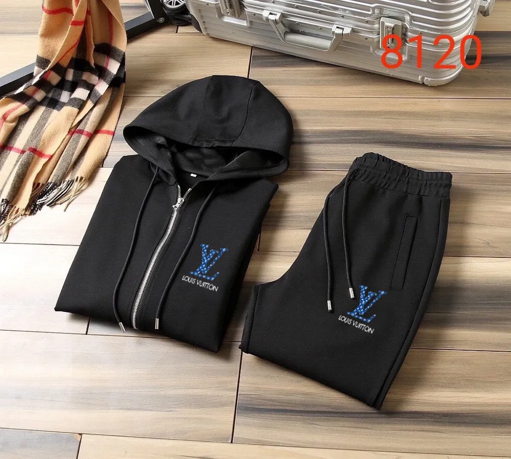 🅿️420 [LV Louis Vuitton] (Fat Man Gospel) hot-selling suit is coming. Focus on the original version of the official website. 2025 new hot-selling cardigan sweater suit. The original order is the best. 🇭🇰The meticulous work of top designers is dedicated to a fitting and perfect upper body effect. All-natural high-quality Roman cotton 100%, close-fitting comfort, noble and elegant! Original hardware embodies elegance and nobility! Counter size: M-5XL (maximum wear up to 220 pounds)